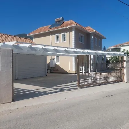 Morris Villa Nidhrion
